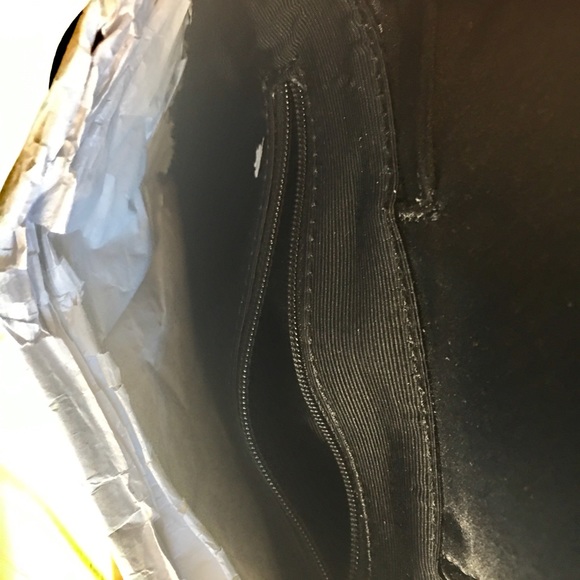 BCBGMAXAZRIA bull dog bag NWT with free gift - Picture 4 of 4